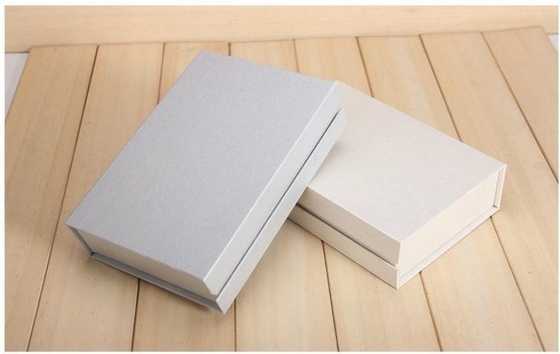 Magnetic Lid Closed Paper Packing Box OEM Book Shape Varnish Finishing