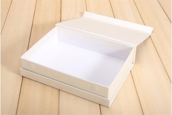 Magnetic Lid Closed Paper Packing Box OEM Book Shape Varnish Finishing