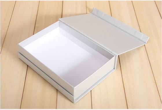 Magnetic Lid Closed Paper Packing Box OEM Book Shape Varnish Finishing